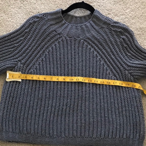 Cropped sweater - Picture 3 of 6